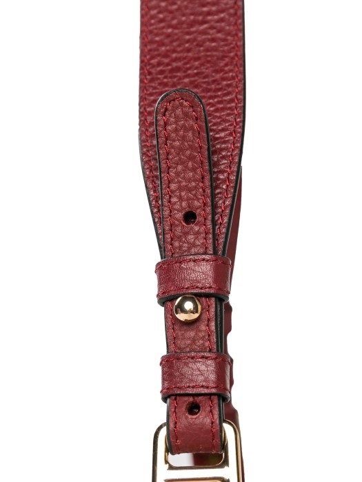 Товар бордового цвета с внутренней стороны