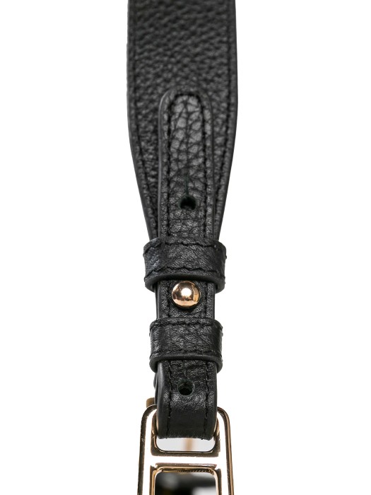 Товар черного цвета с внутренней стороны