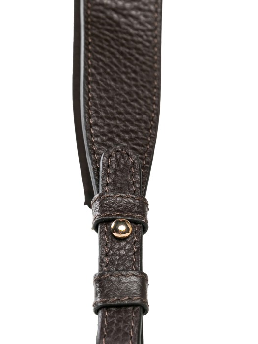 Товар коричневого цвета с внутренней стороны