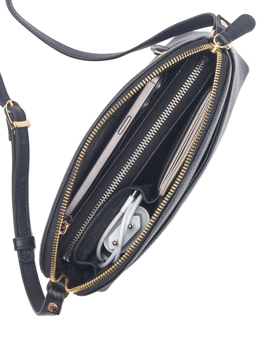 Товар черного цвета с внутренней стороны