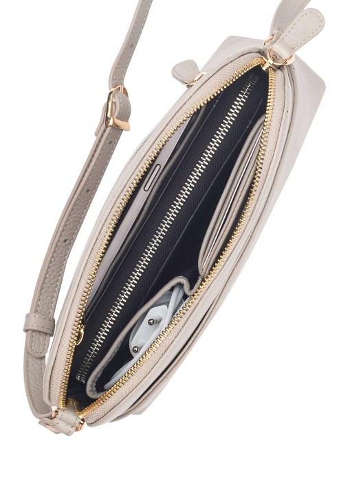 Товар бежевого цвета с внутренней стороны