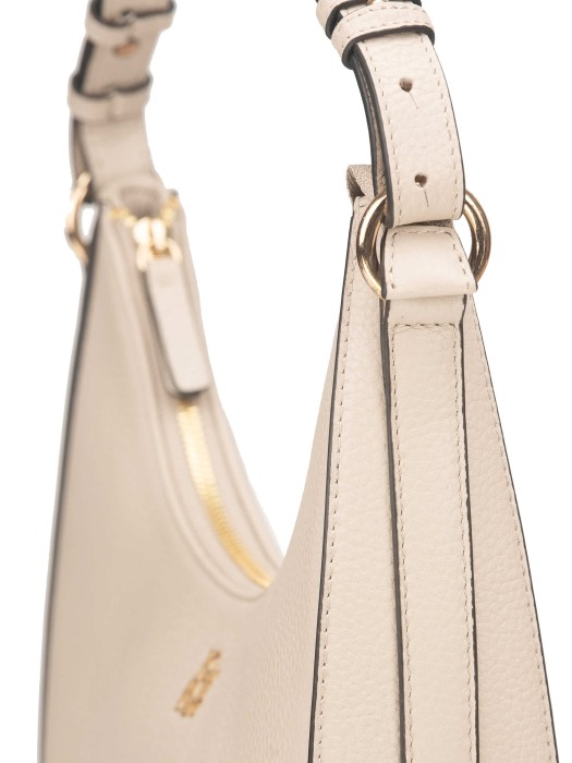 Товар бежевого цвета с внутренней стороны