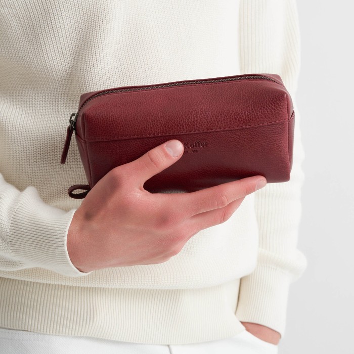 Товар бордового цвета с внутренней стороны