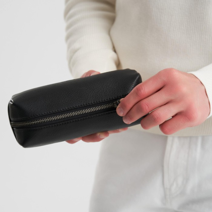 Товар черного цвета с внутренней стороны