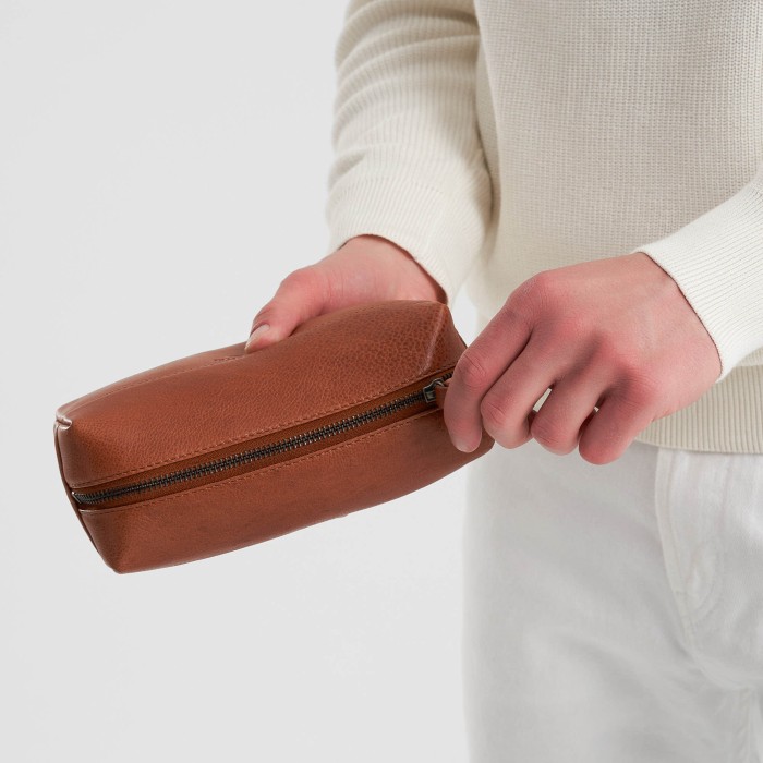 Товар коричневого цвета с внутренней стороны