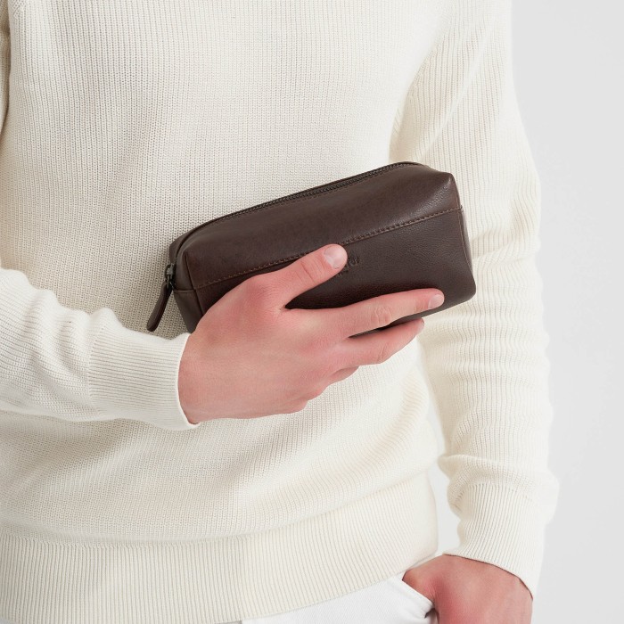 Товар коричневого цвета с внутренней стороны