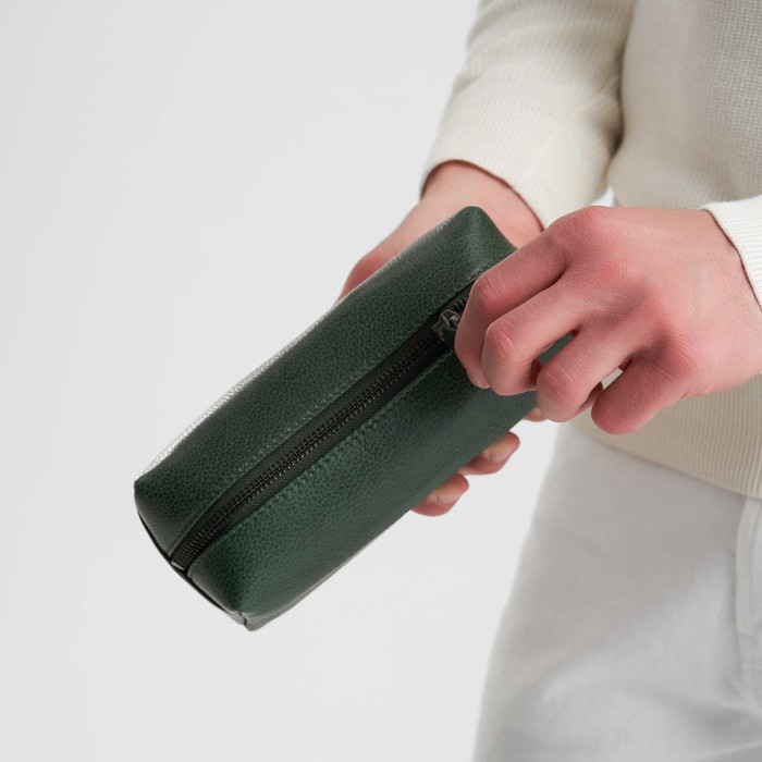 Товар зеленого цвета с внутренней стороны