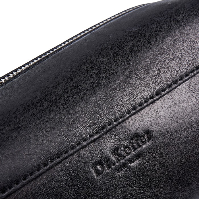 Товар черного цвета с внутренней стороны