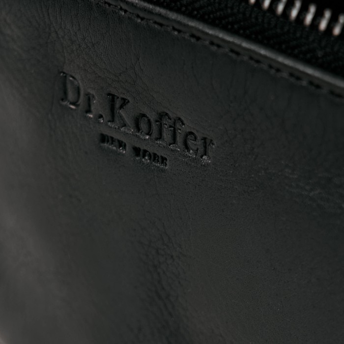 Товар черного цвета с внутренней стороны