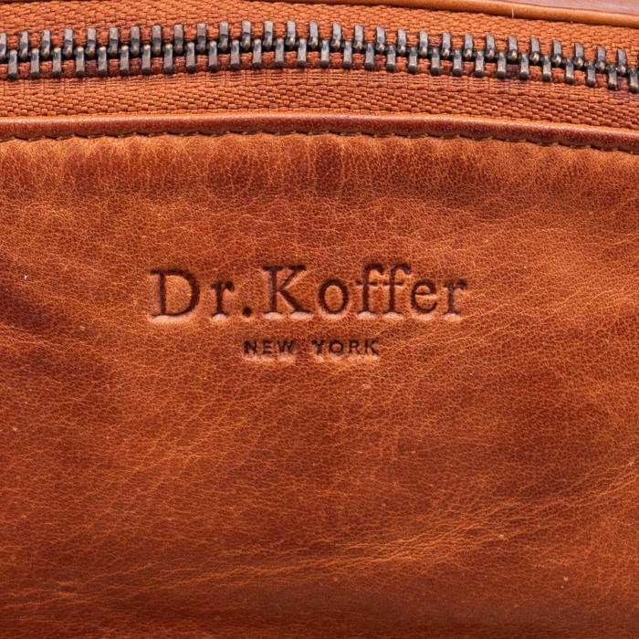 Товар коричневого цвета с внутренней стороны