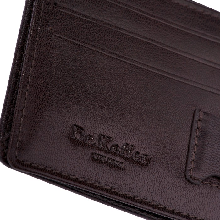 Товар коричневого цвета с внутренней стороны