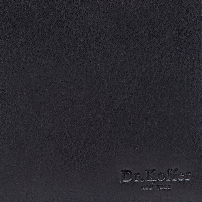 Товар черного цвета с внутренней стороны