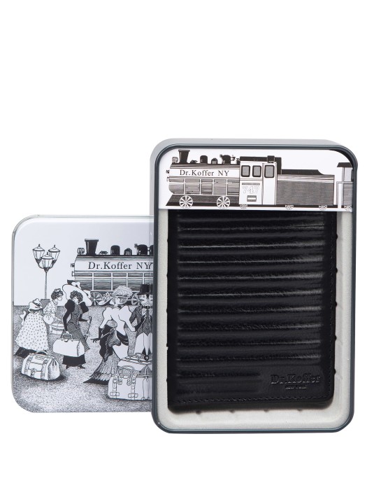 Товар черного цвета с внутренней стороны