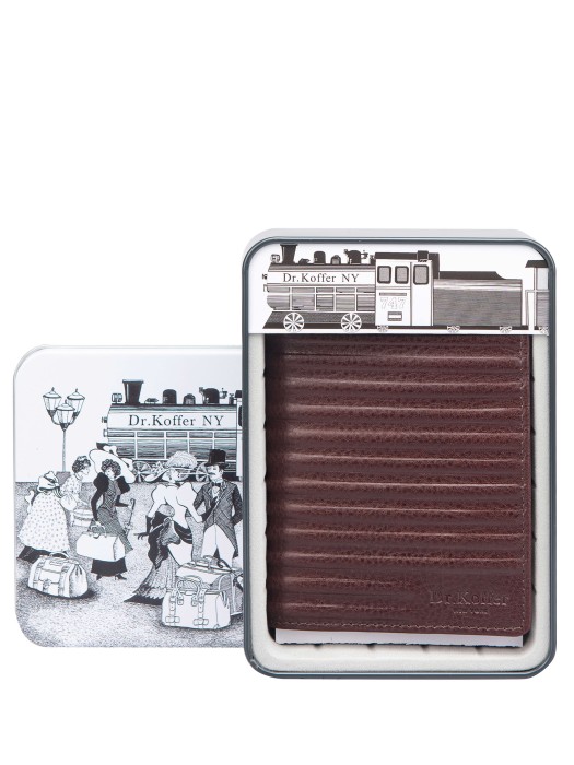 Товар коричневого цвета с внутренней стороны