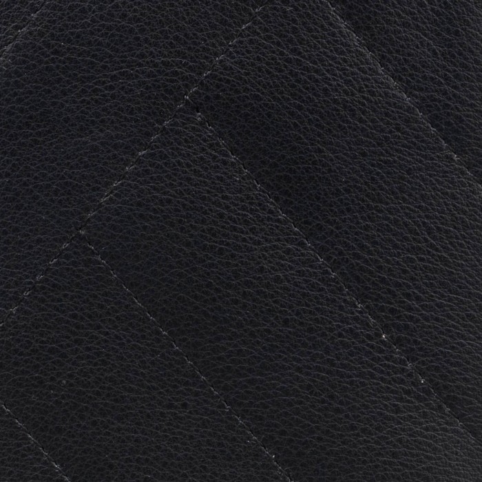 Товар черного цвета с внутренней стороны