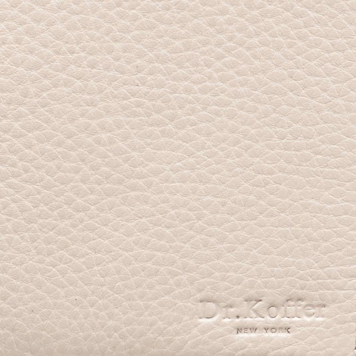 Товар белого цвета с внутренней стороны