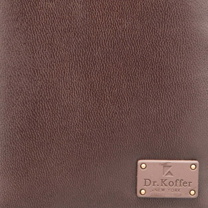 Товар коричневого цвета с внутренней стороны