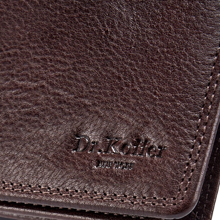 Товар коричневого цвета с внутренней стороны