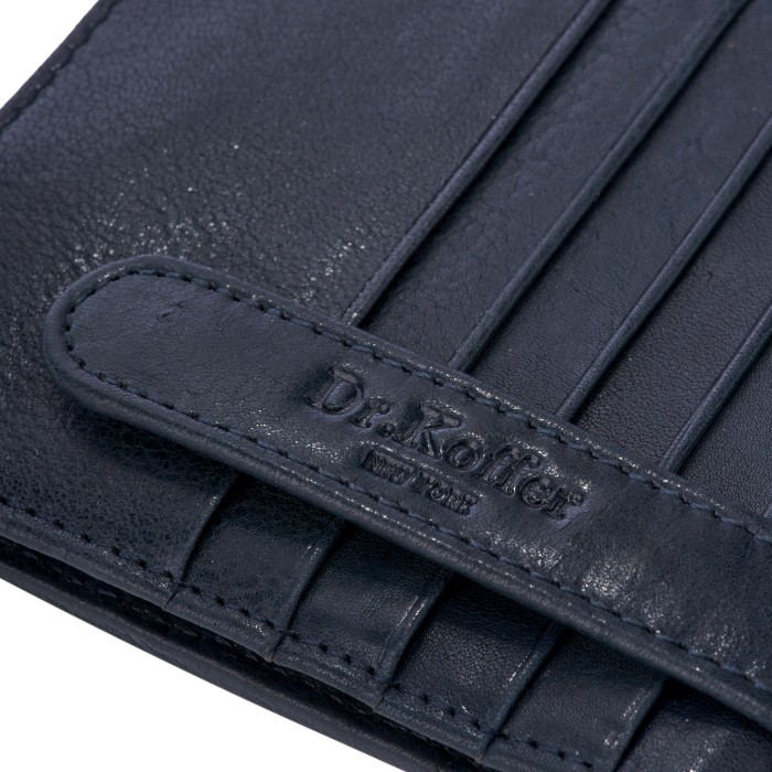 Товар синего цвета с внутренней стороны