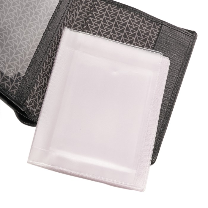 Товар черного цвета с внутренней стороны