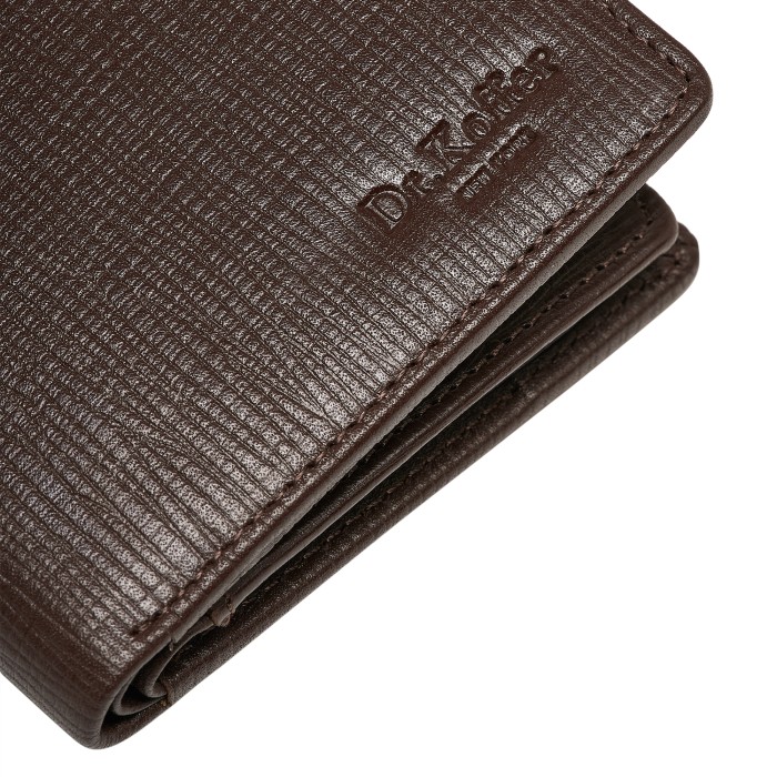 Товар коричневого цвета с внутренней стороны