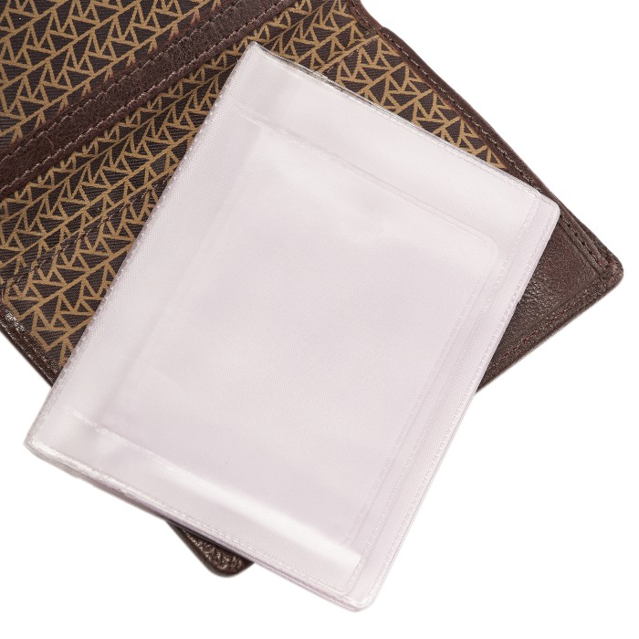 Товар коричневого цвета с внутренней стороны