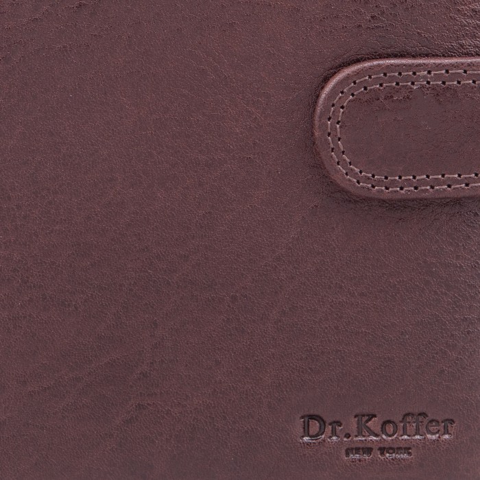 Товар коричневого цвета с внутренней стороны