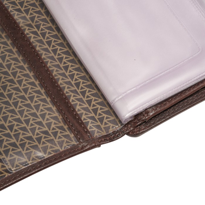 Товар коричневого цвета с внутренней стороны