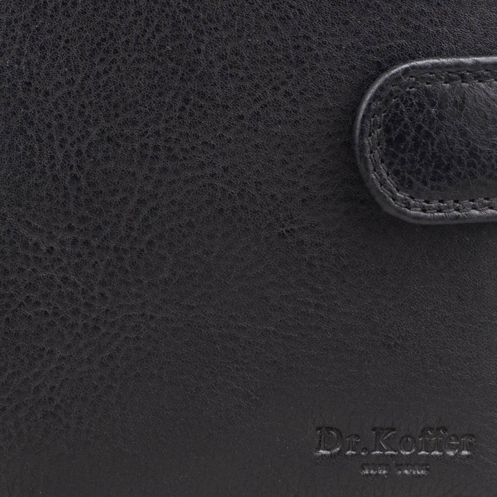 Товар черного цвета с внутренней стороны