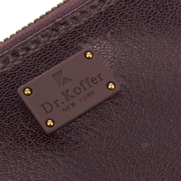 Товар коричневого цвета с внутренней стороны