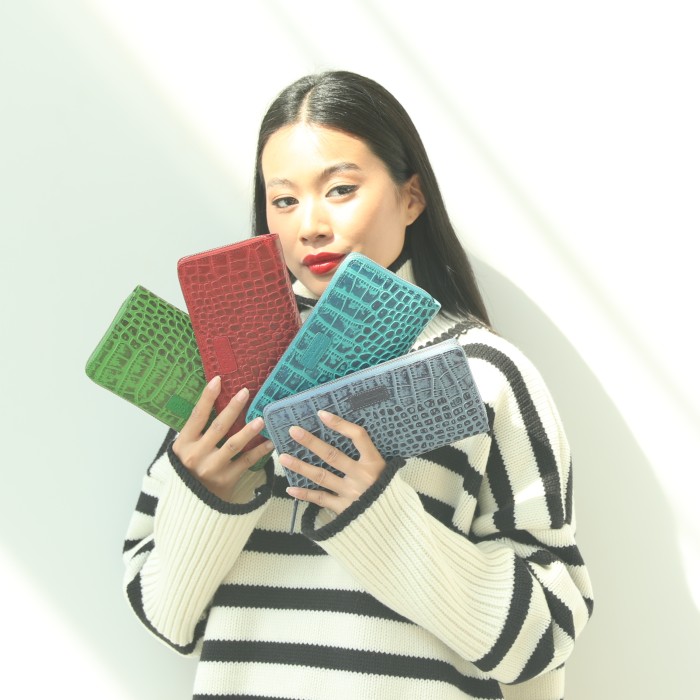 x510330-49-12 портмоне от бренда dr.koffer вид слева