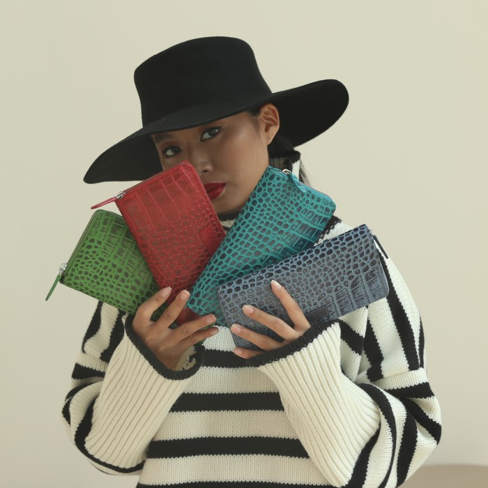 x510330-49-60 портмоне от бренда dr.koffer вид слева