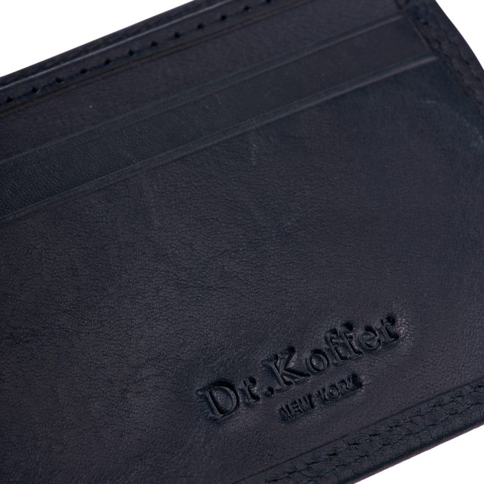 Товар синего цвета с внутренней стороны