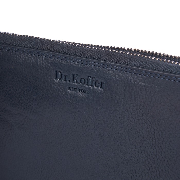 Товар синего цвета с внутренней стороны