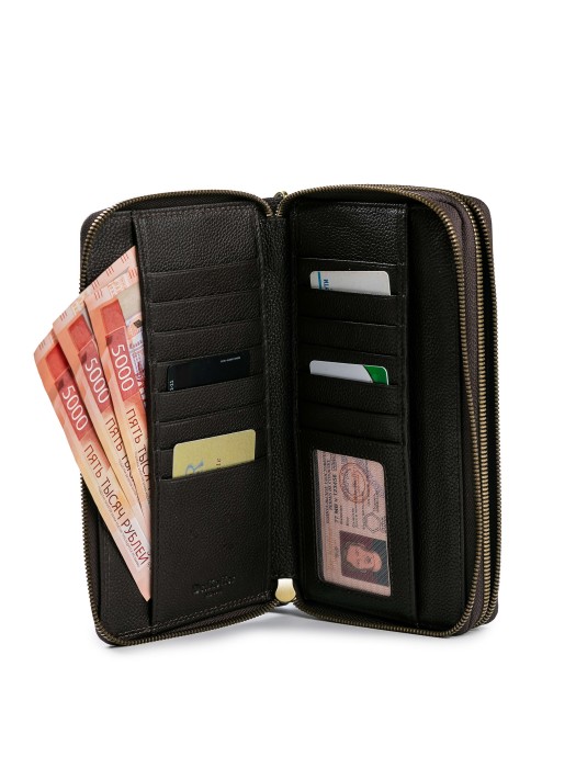 Товар коричневого цвета с внутренней стороны