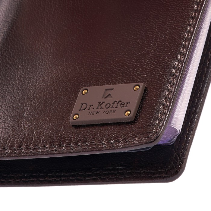 Товар коричневого цвета с внутренней стороны