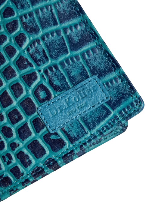 Товар синего цвета с внутренней стороны