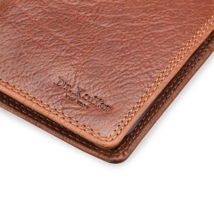 Товар коричневого цвета с внутренней стороны