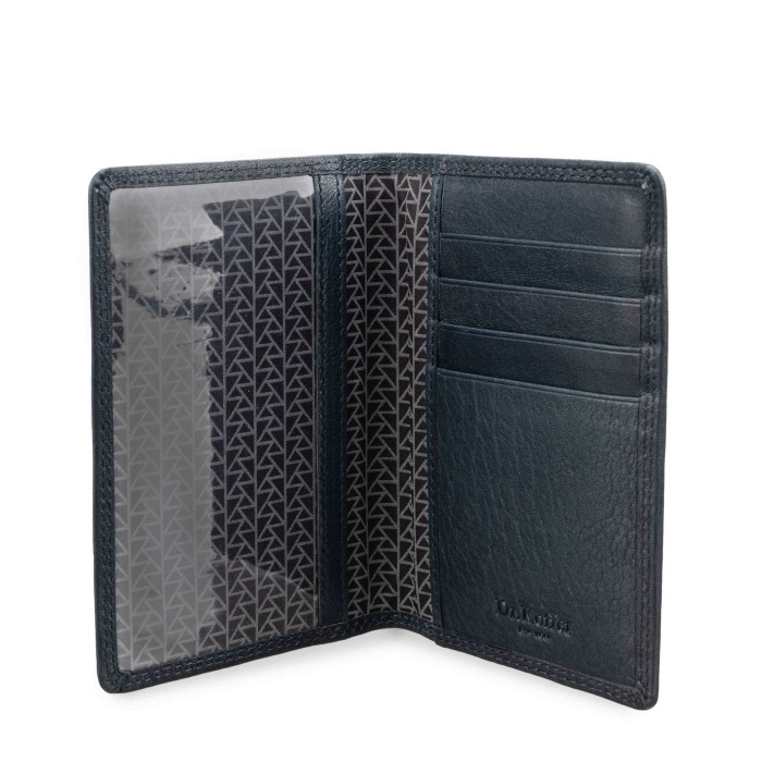 Товар синего цвета с внутренней стороны