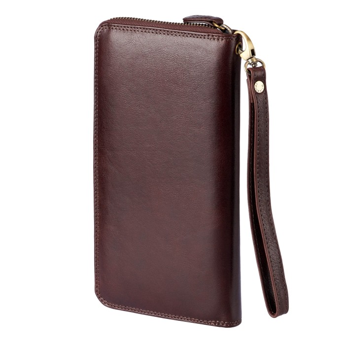 Товар коричневого цвета с внутренней стороны