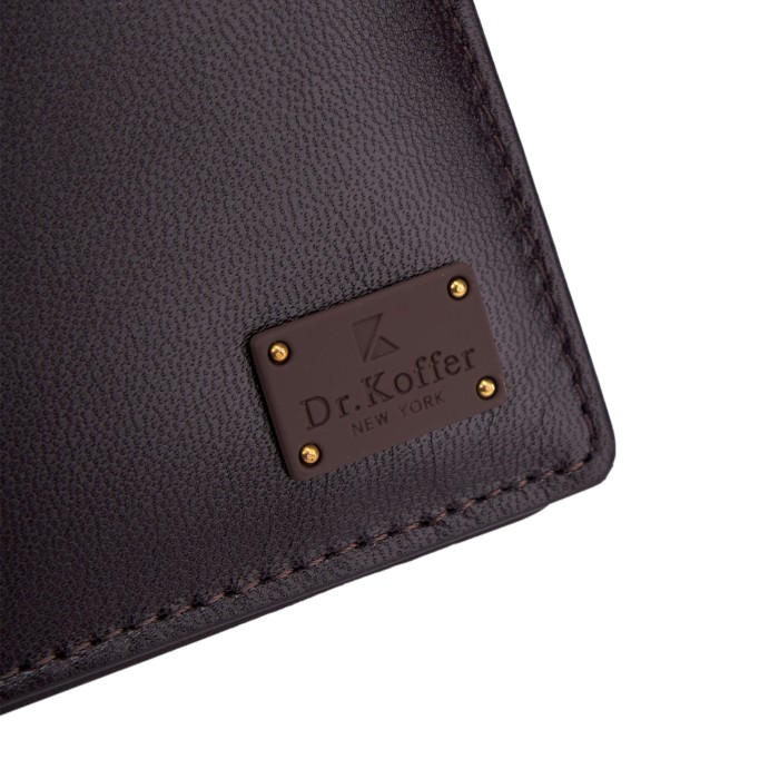 Товар коричневого цвета с внутренней стороны