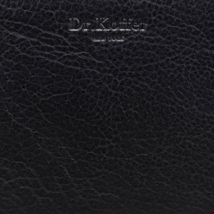 Товар черного цвета с внутренней стороны