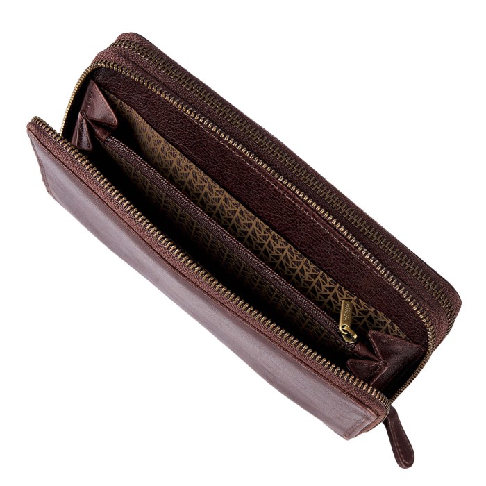 Товар коричневого цвета с внутренней стороны