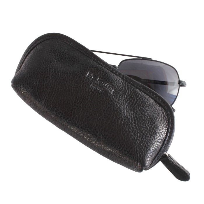 Товар черного цвета с внутренней стороны