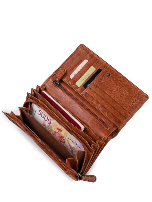 Товар коричневого цвета с внутренней стороны