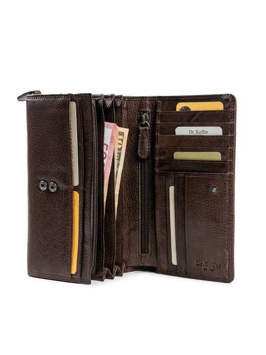 Товар коричневого цвета с внутренней стороны