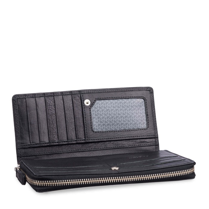 Товар черного цвета с внутренней стороны