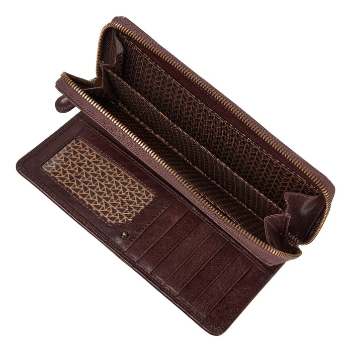 Товар коричневого цвета с внутренней стороны