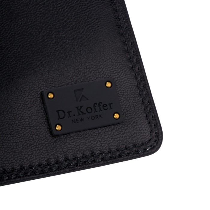 Товар черного цвета с внутренней стороны