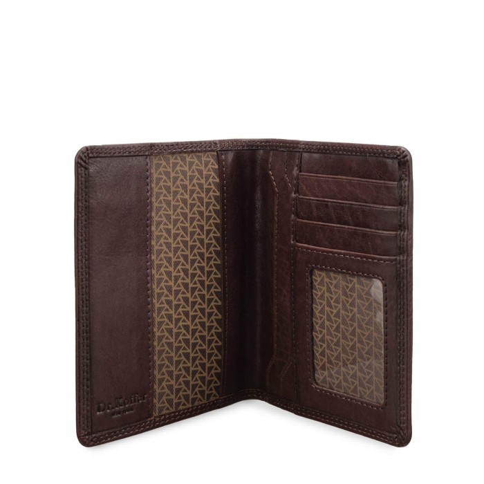 Товар коричневого цвета с внутренней стороны